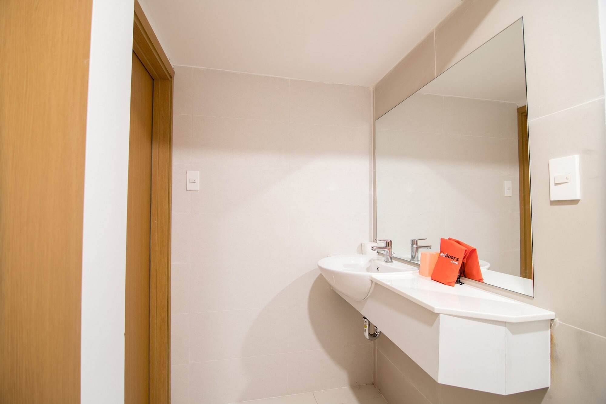 Reddoorz Plus Near Secc D7 胡志明市 外观 照片